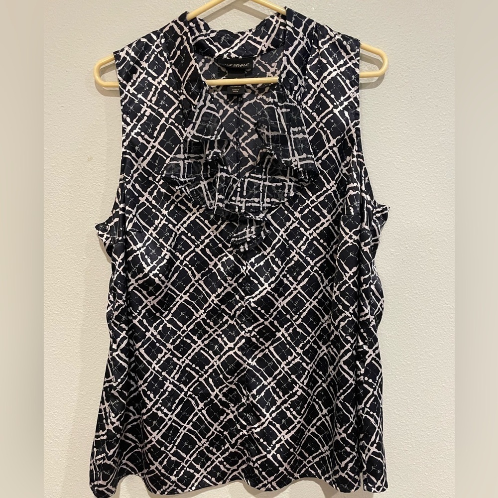 Lane Bryant mixed media sleeveless blouse with Geometric design. Size 18